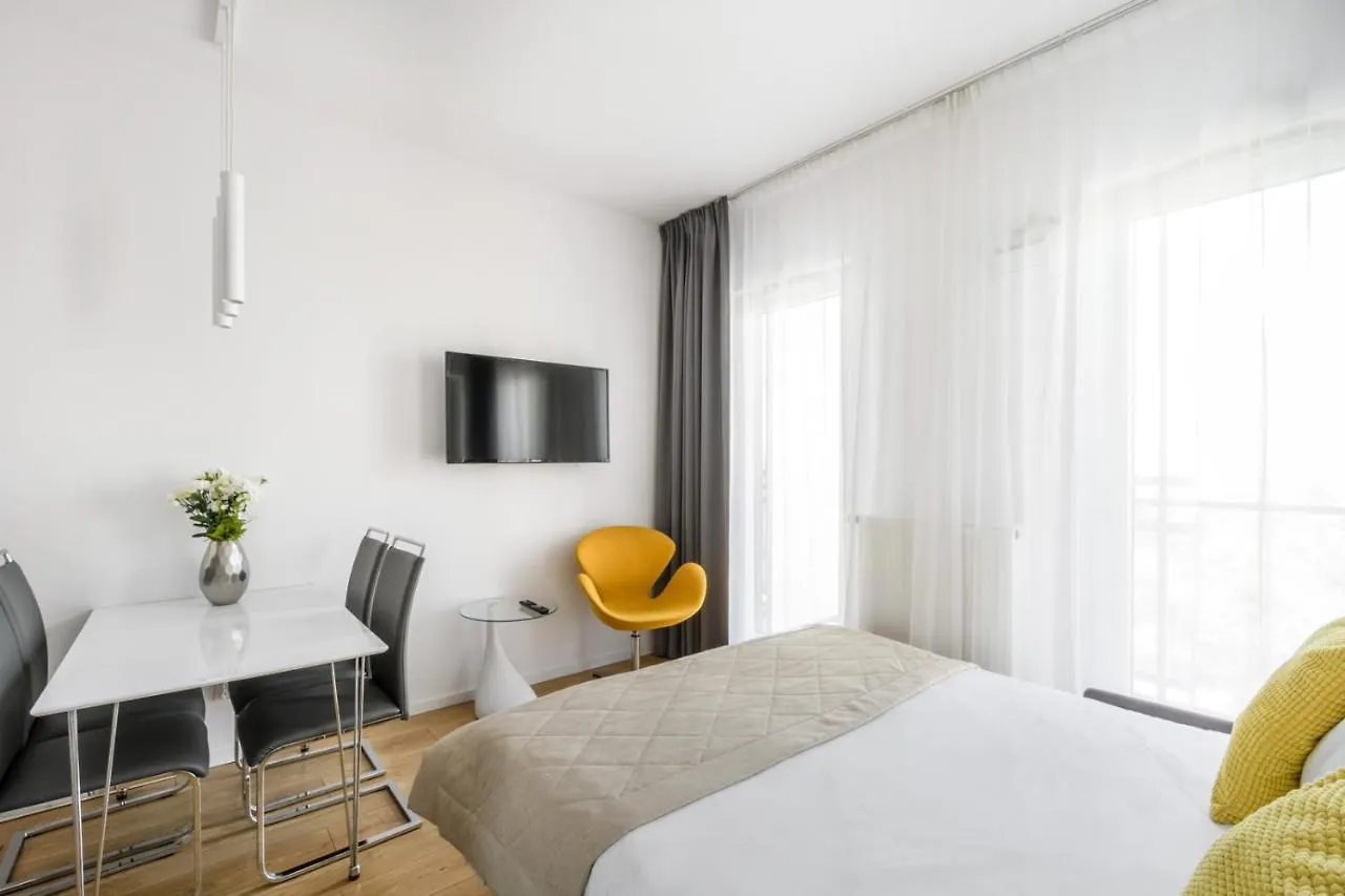Varsovia Apartamenty Kasprzaka 4*,